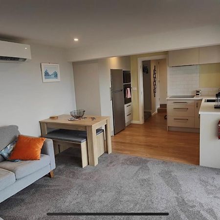 Fully Renovated Hillside Apartment Close To City Christchurch Exteriér fotografie