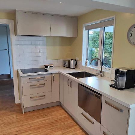 Fully Renovated Hillside Apartment Close To City Christchurch Exteriér fotografie