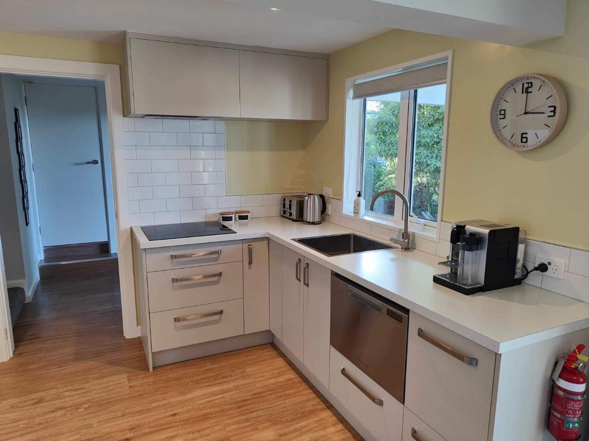 Fully Renovated Hillside Apartment Close To City Christchurch Exteriér fotografie